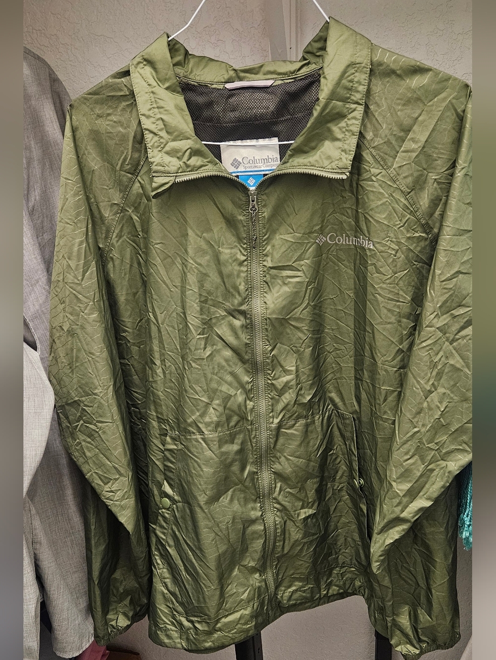 Columbia Olive Green Packable Windbreaker Jacket
